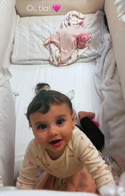 Rafaella Santos encanta com clique inédito de Helena, filha de Neymar