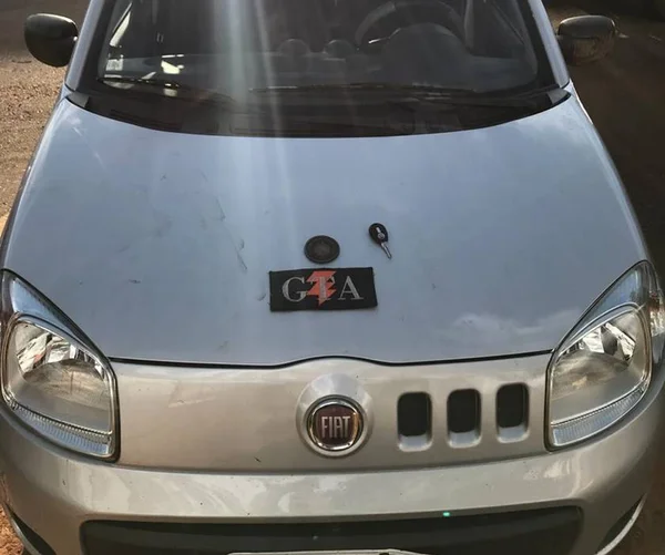 Rastreador leva PM a carro roubado que ia ser desmanchado
