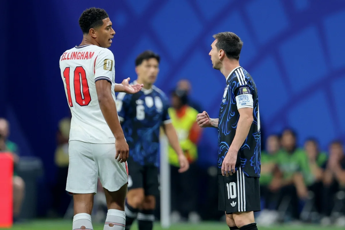 Jude Bellingham e Lionel Messi durante semifinal da Copa do Mundo Jude Bellingham e Lionel Messi durante semifinal da Copa do Mundo