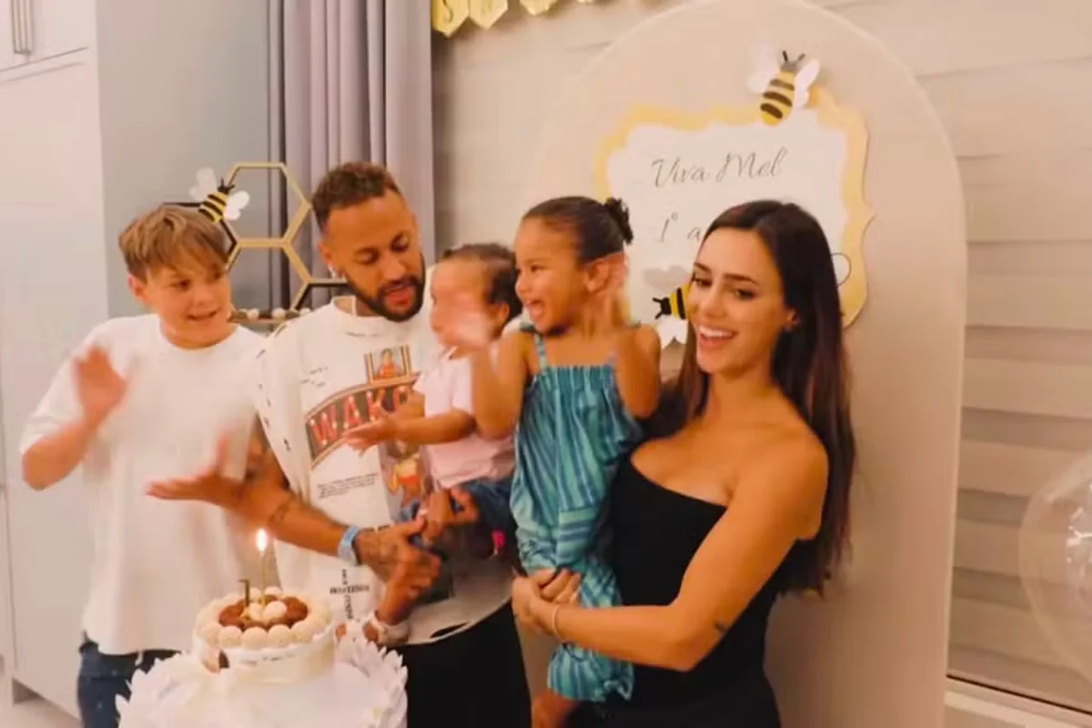 Davi Lucca, Neymar, Mel, Mavie e Bruna Biancardi. Davi Lucca, Neymar, Mel, Mavie e Bruna Biancardi.