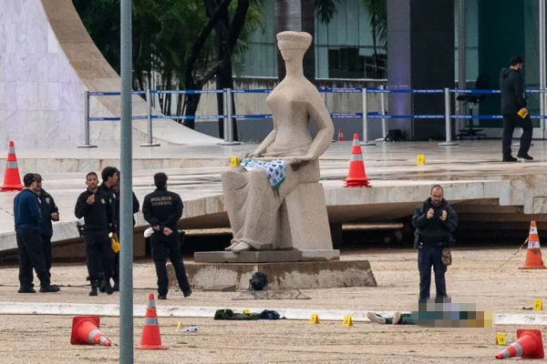 Imagem colorida do dia seguinta a explosão na Praça dos Três Poderes - Metrópoles