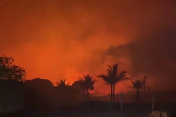 Imagem colorida de incêndio