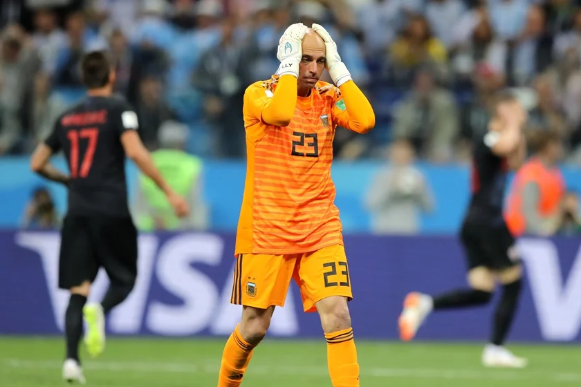 Goleiro Caballero se lamenta de falha que resultou em gol croata Goleiro Caballero se lamenta de falha que resultou em gol croata