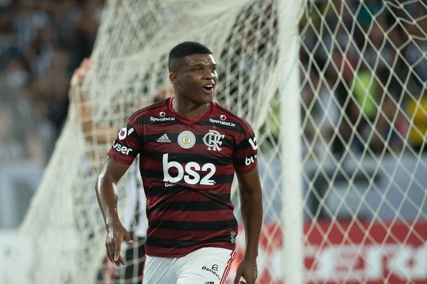 Clube do Japão anuncia a contratação de ex-jogador do Flamengo