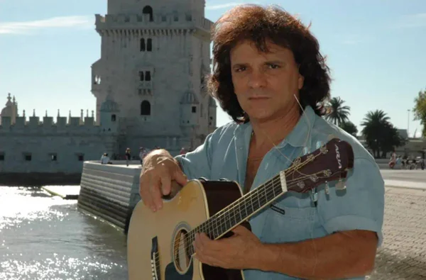 Morre o cantor Roy Caetano