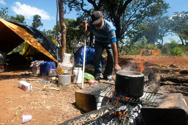 Aumento da pobreza no DF _ assentamento CCBB