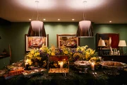 Mesa elegante com buffet
