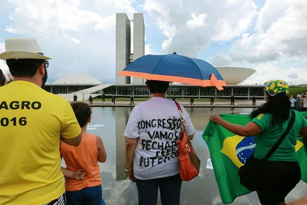 Protestos acontecem em várias cidades pelo País