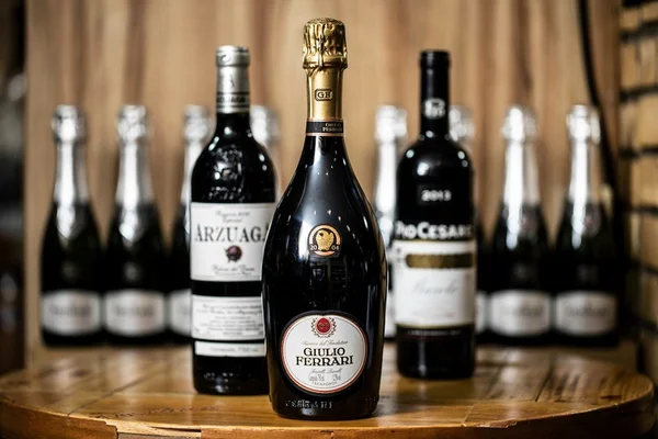 Noite de jazz e degustação de vinhos movimenta enoteca Decanter