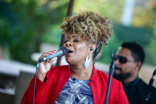 Conheça Rosana Brown, a brasiliense que entrou para o The Voice Brasil