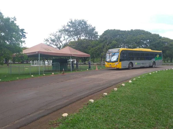 Nova linha de ônibus deixa usuários dentro do zoológico