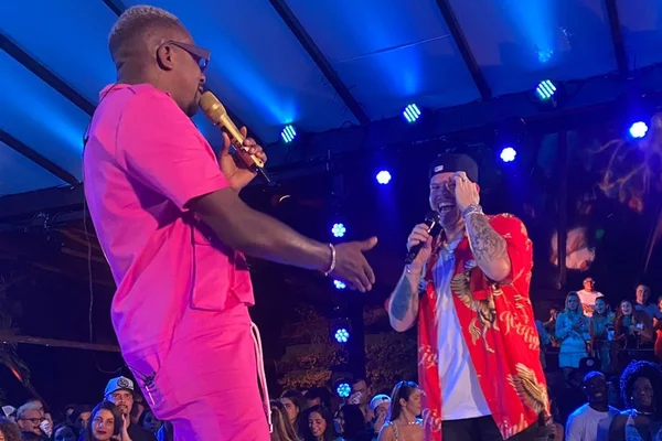 Ferrugem canta com Mumuzinho: “Demorou dois anos esse encontro”