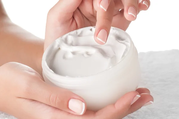 Conheça o creme que viralizou por ser bom, barato e ótimo para a seca