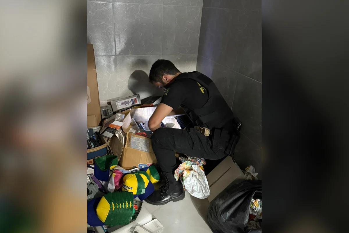 PF investiga funcionário dos Correios por desvio de cartões de mortos - imagem 1 PF investiga funcionário dos Correios por desvio de cartões de mortos - imagem 1