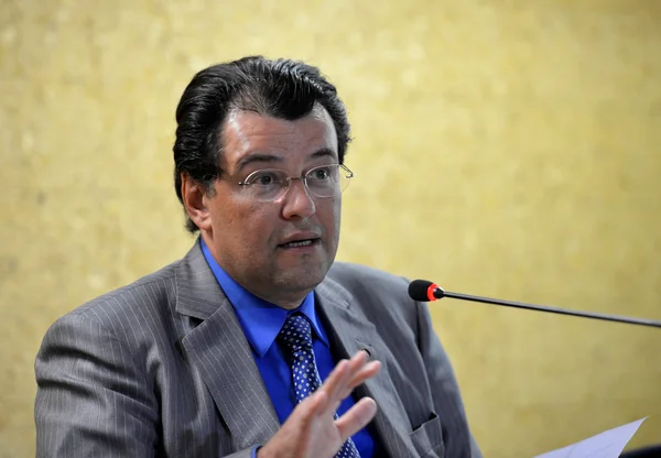 Braga diz que permanece no ministério enquanto a presidente quiser