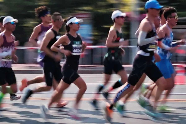 Imagem colorida de corrida - Metrópoles