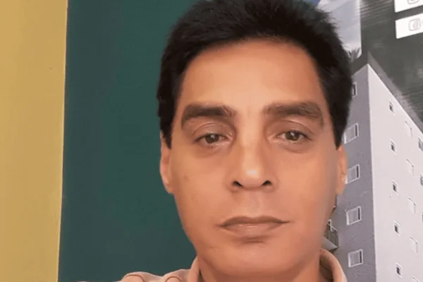 homem encontrado morto banheiro litoral prédio em obras