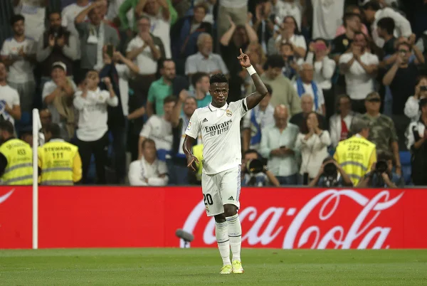 Time de Ronaldo se oferece para apurar racismo contra Vinícius Júnior