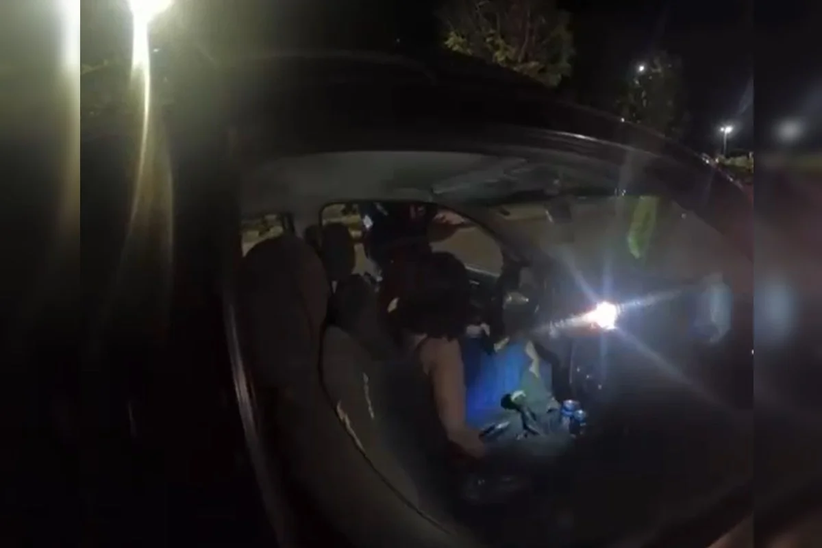 Motorista bebe cerveja na cara de agentes do Detran em Ceilândia