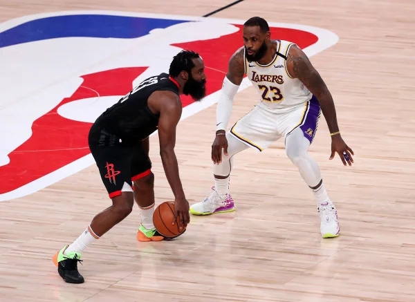 Lakers e Rockets fazem jogo decisivo em meio a polêmica; onde assistir
