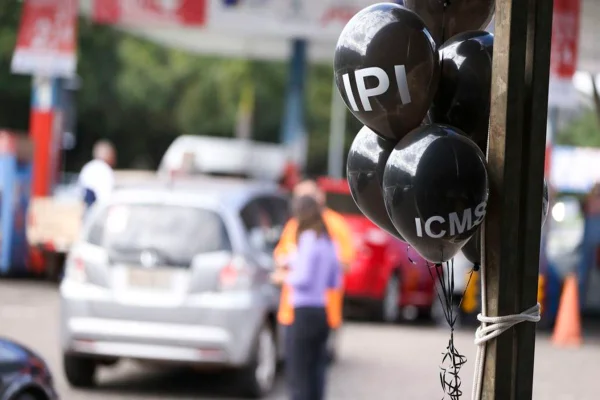 Brasília - Posto de combustíveis do DF vende gasolina com preço quase 40% menor no Dia da Liberdade de Impostos ( Marcelo Camargo/Agência Brasil)