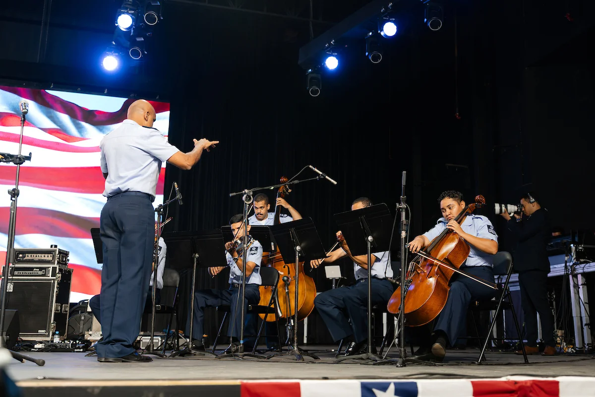 Os hinos nacionais dos países foram interpretados pela Força Aérea Americana e pela Força Aérea Brasileira Os hinos nacionais dos países foram interpretados pela Força Aérea Americana e pela Força Aérea Brasileira