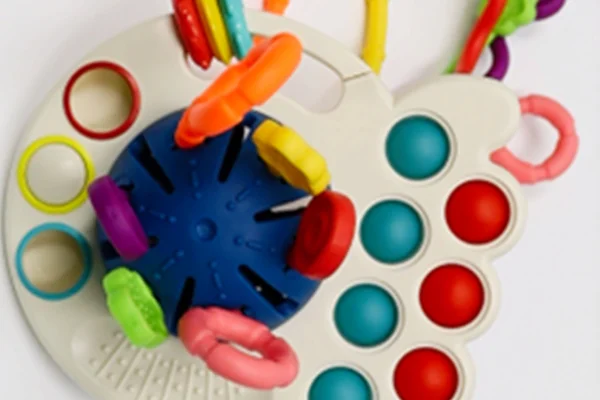 Imagem colorida de Brinquedo mordedor - Metrópoles