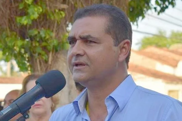 Foto colorida do Prefeito Marcus Diogo, vítima do golpe do pix - Metrópoles