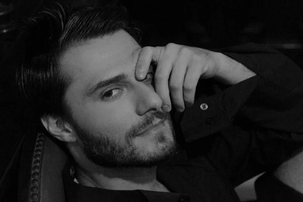 Hugo Bonemer reata namoro à distância: “Meu coração é 90% saudade”
