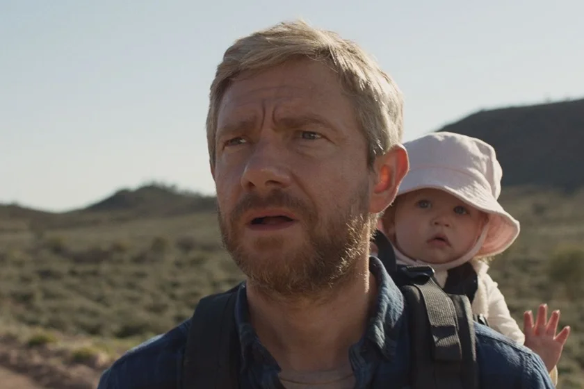<a href="https://www.netflix.com/br/title/80161216" target="_blank"><b>Cargo:</b></a> Em meio a um apocalipse zumbi na Austrália, um pai (Martin Freeman) busca desesperadamente alguém disposto a proteger sua filha pequena. Assista ao <a href="https://www.youtube.com/watch?v=Kx10yFTdotc" target="_blank">trailer</a> <a href="https://www.netflix.com/br/title/80161216" target="_blank"><b>Cargo:</b></a> Em meio a um apocalipse zumbi na Austrália, um pai (Martin Freeman) busca desesperadamente alguém disposto a proteger sua filha pequena. Assista ao <a href="https://www.youtube.com/watch?v=Kx10yFTdotc" target="_blank">trailer</a>