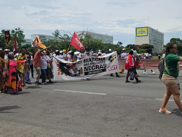 Marcha das Mulheres Negras ocupa Esplanada dos Ministérios em protesto