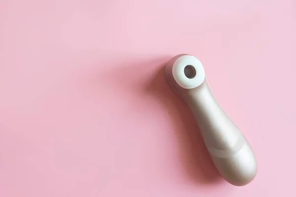Sugador de clitóris em fundo rosa - Metrópoles