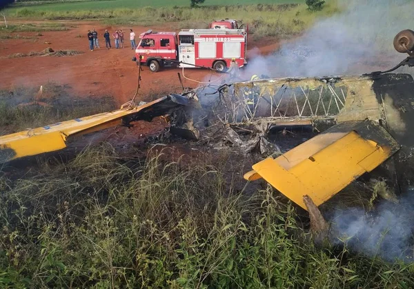 Piloto morre carbonizado após avião cair e pegar fogo em Goiás