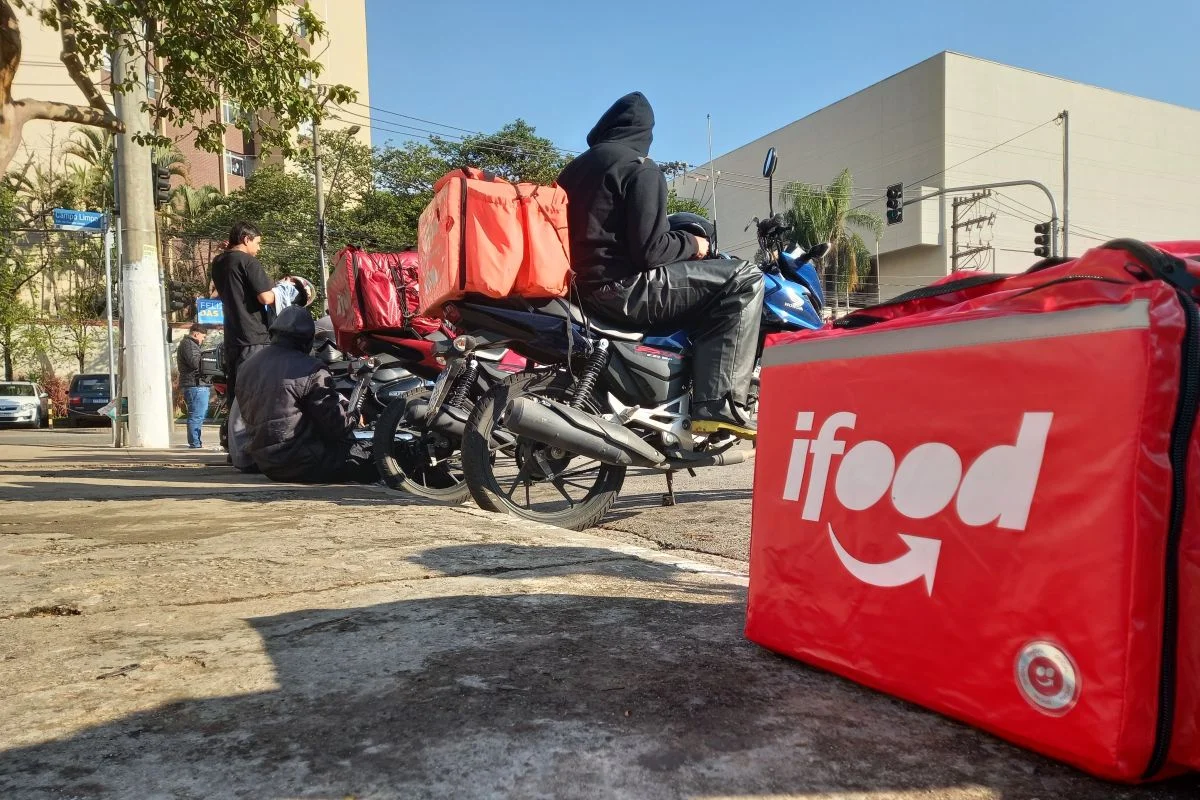 Motos do lado de fora do Shopping Campo Limpo, na zona sul de SP Motos do lado de fora do Shopping Campo Limpo, na zona sul de SP