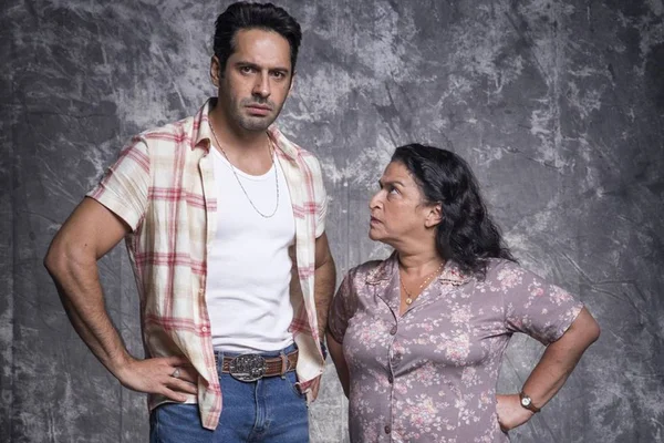 João Baldasserini e Grace Gianoukas celebram sucesso na TV Globo