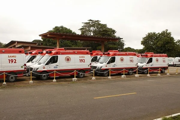 Após dois meses paradas, 23 ambulâncias novas do Samu chegam às ruas