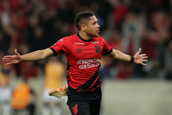 Barcelona acerta compra de Vitor Roque, diz imprensa europeia