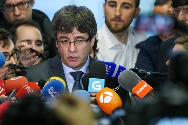 Ex-líder catalão detido na Alemanha cogita pedir asilo no país