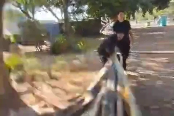 Foto colorida de agressão