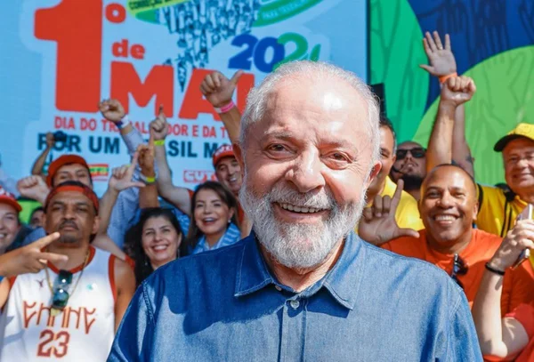 foto colorida de Lula durante evento das centrais sindicais na arena Corinthians - Metrópoles