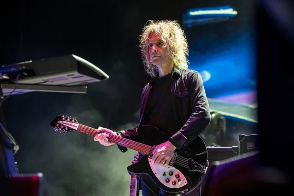 Imagem colorida de Perry Bamonte, guitarrista do The Cure - Metrópoles
