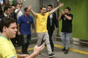 Após ida aos EUA, Flávio Bolsonaro chega ao DF. Apoiadores o recebem - imagem 3