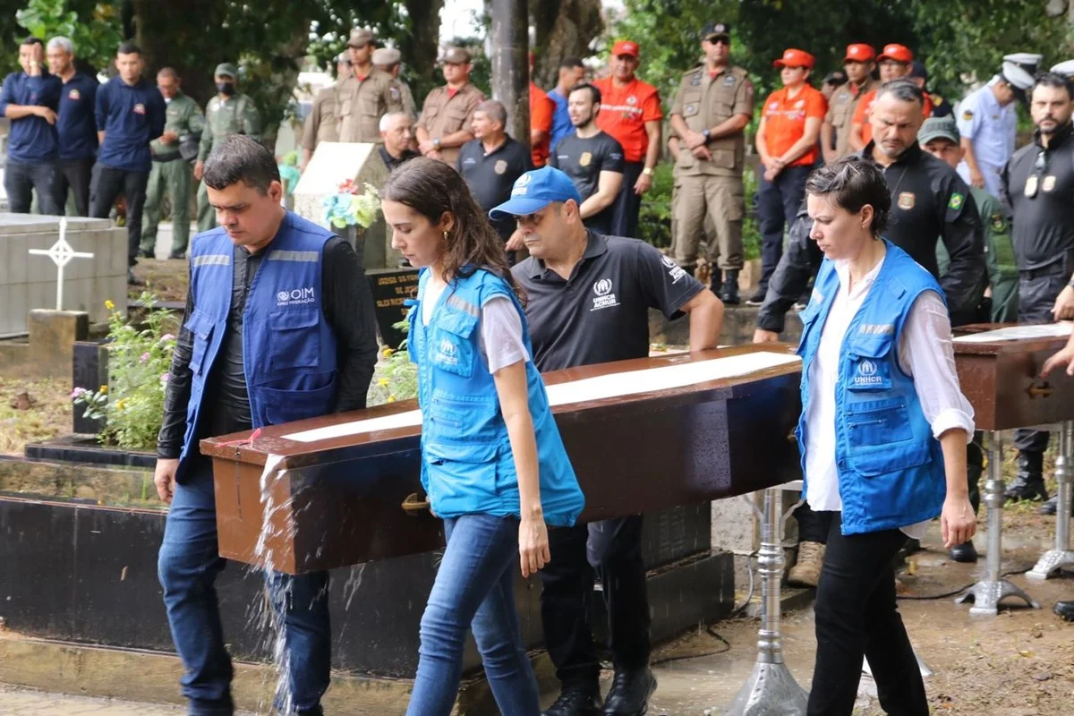 Corpos encontrados em barco à deriva são sepultados no Pará - imagem 2 Corpos encontrados em barco à deriva são sepultados no Pará - imagem 2