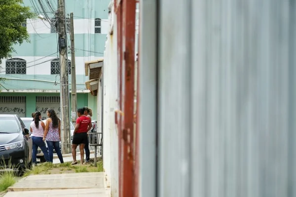 Mulher morre após ser baleada em frente a posto de saúde do Gama