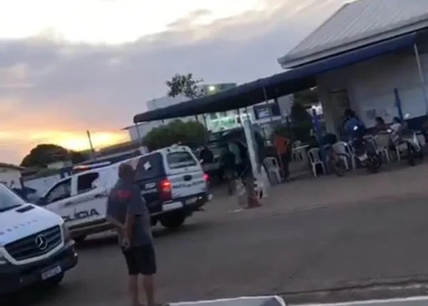 Imagem colorida de casa onde houve o confronto entre PMs e presos - Metrópoles