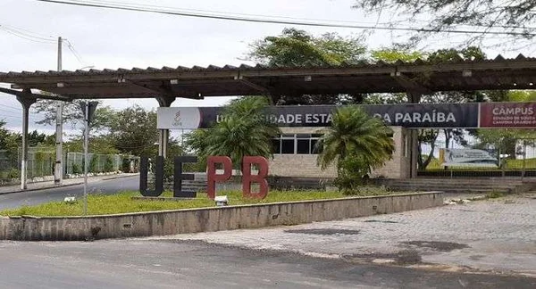 Na imagem, entrada da Universidade Estadual da Paraíba