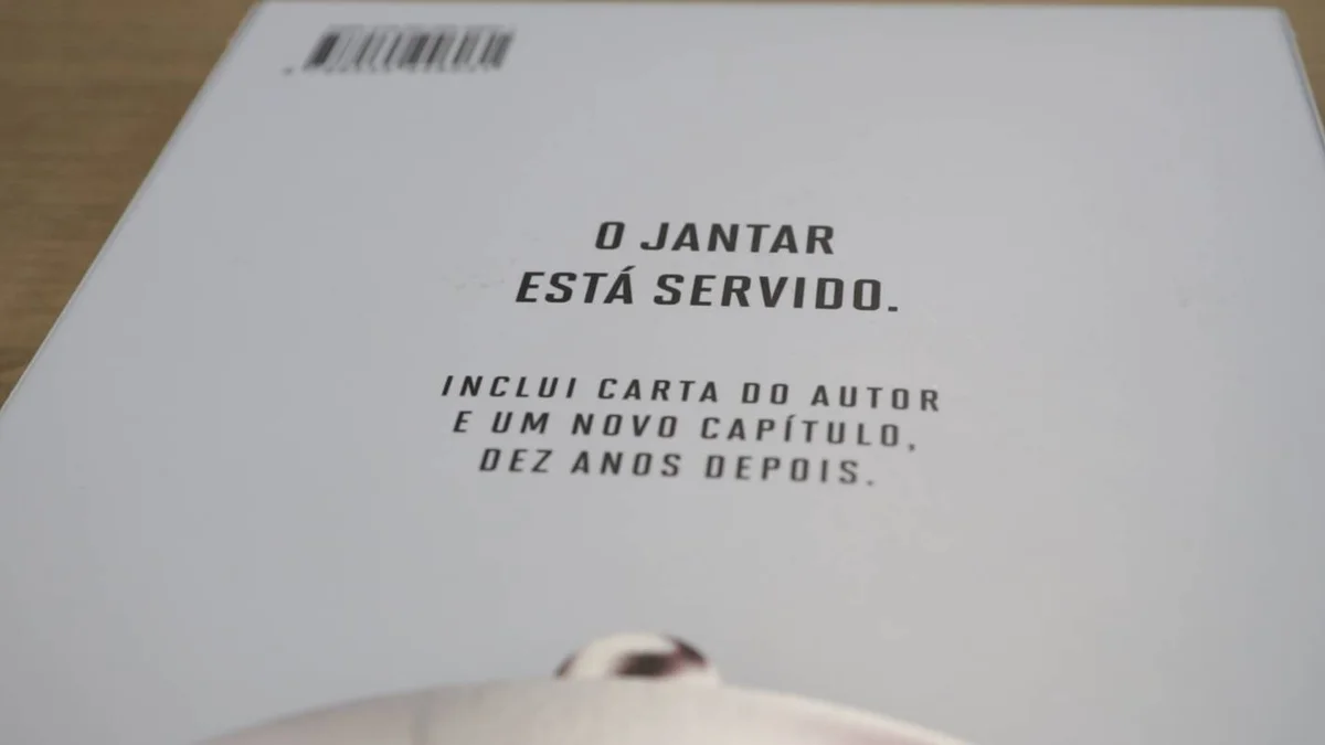 Para ele, escrever romances e roteiros são atividades quase complementares, mas também absolutamente distintas Para ele, escrever romances e roteiros são atividades quase complementares, mas também absolutamente distintas