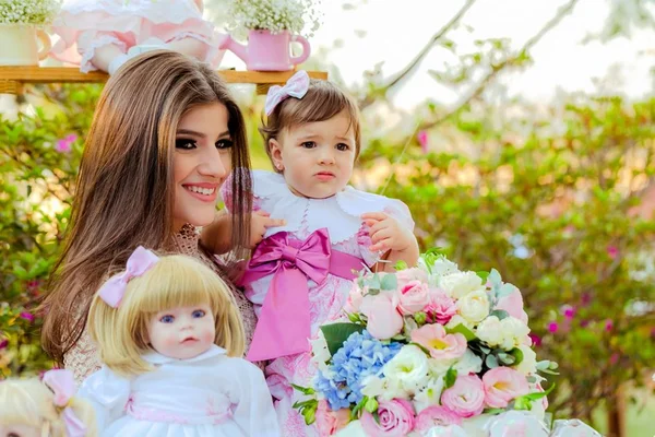 Helena Costa celebra um ano em tarde de festa na fazenda