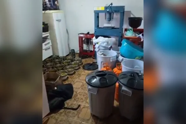 Laboratório do tráfico é desmontado e droga rara é apreendida no DF