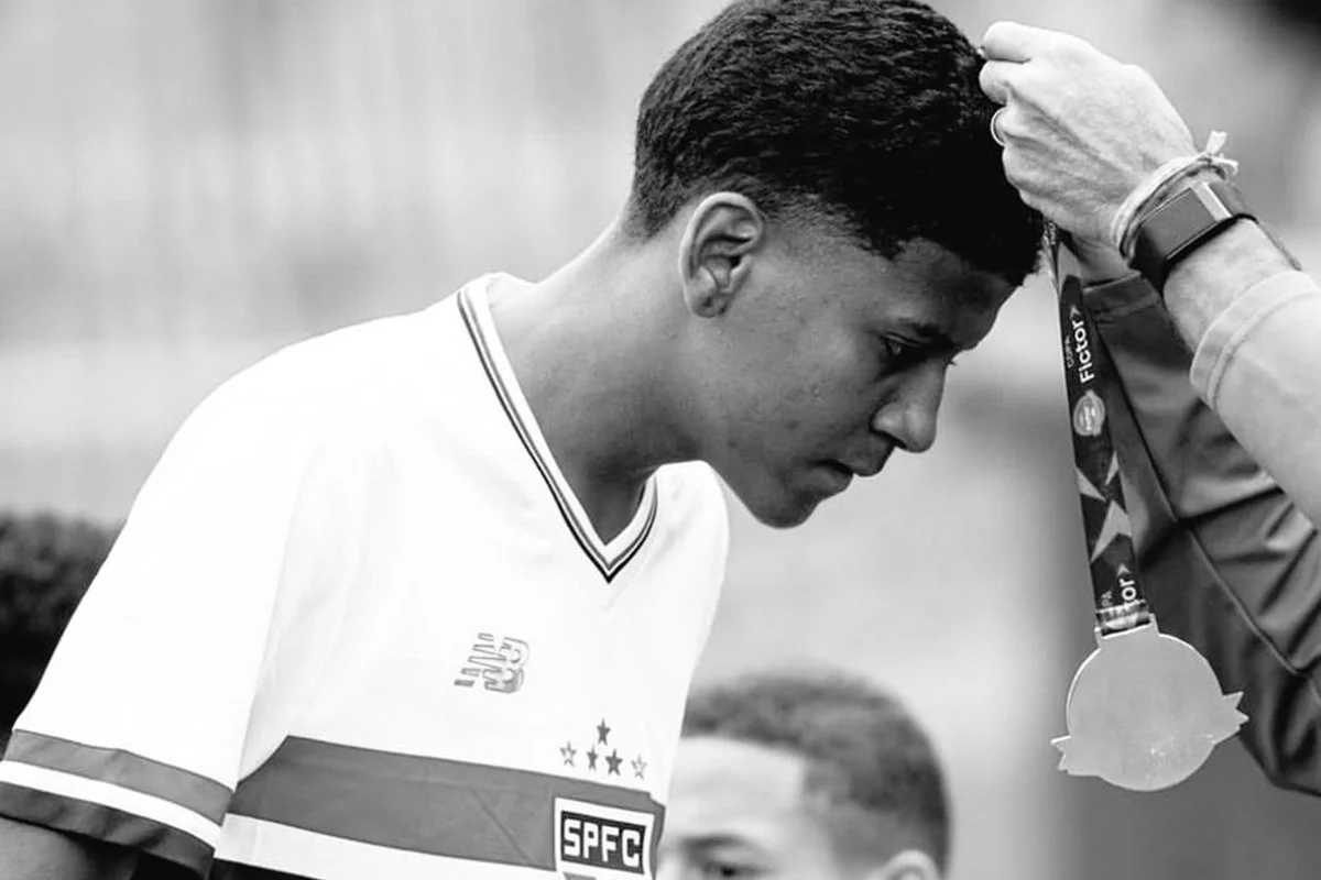 Ex-jogador da base do São Paulo morre aos 15 anos após ataque a tiros